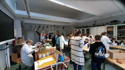 Foto des Albums: Begegnungen zwischen Groß und Klein am Naturwissenschaftstag der Oberschule Brück