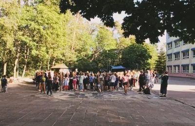 Foto des Albums: Das Schulhofkonzert der Klasse 6a: Ein spontanes musikalisches Highlight