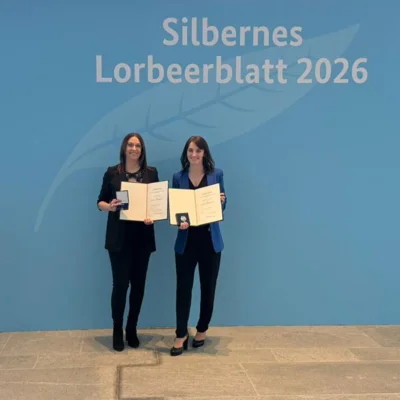 Janin Ribguth und Martina Sch&uuml;tz bei der Verleihung im Bundeskanzleramt in Berlin. Foto: privat 