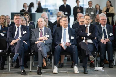Uwe Oldenburg unter den Ehreng&auml;sten bei der Verleihung im Bundeskanzleramt in Berlin. Foto: Laurin Schmid/bundesfoto 