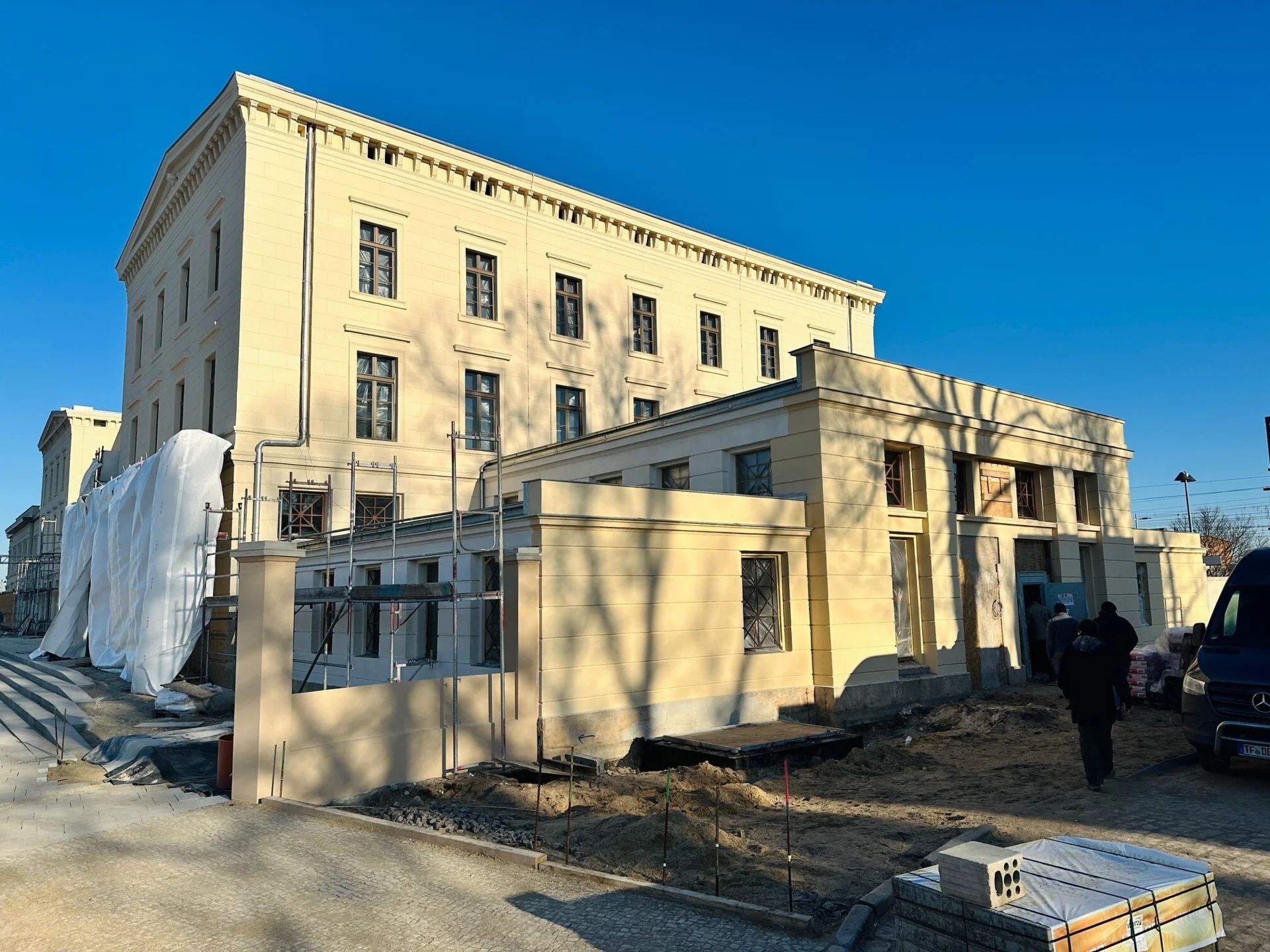 Bild: Fassadengestaltung an der Südseite. Hier ist künftig der Eingang zur DGZfP