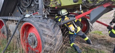 Foto des Albums: Feuer 2 / Brennt landw. Gerät