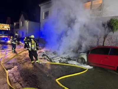 Foto des Albums: Feuer 1 eskaliert zu Feuer mit Menschenleben in Gefahr