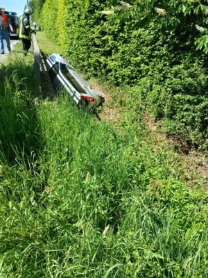 Foto des Albums: TH 1 / Auslaufende Betriebsstoffe nach VU