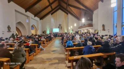 Vortr&auml;ge in der Kirche  (Bild vergr&ouml;&szlig;ern)