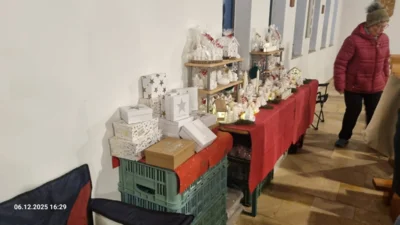 Verkaufsstand Kunsthandwerk  (Bild vergr&ouml;&szlig;ern)