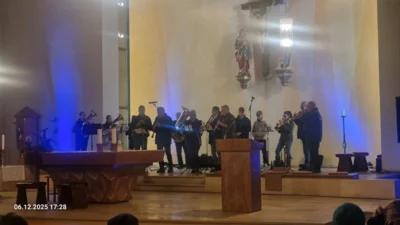 Oellinger Blasmusikanten Adventsmusik in der Kirche  (Bild vergr&ouml;&szlig;ern)