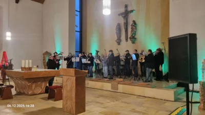 Blasmusik in der Kirche Musikverein Sch&ouml;nberg-Neuhochstein  (Bild vergr&ouml;&szlig;ern)