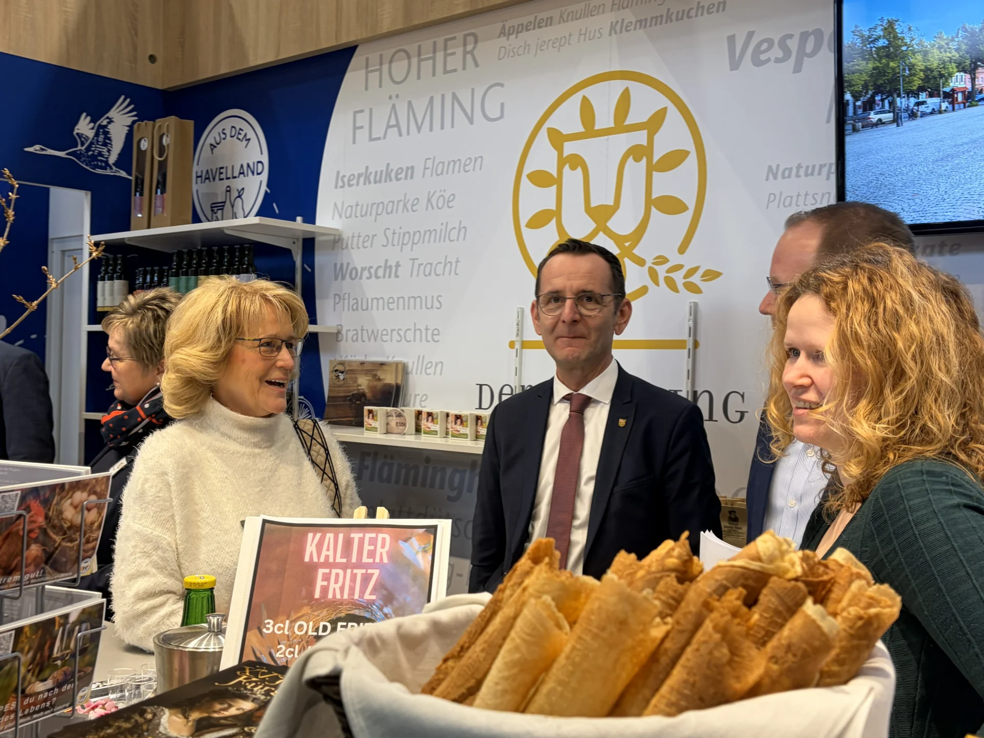 Bild: Länrätin Frau Wehlan und Landrat Marko Köhler zu Besuch am Messestand