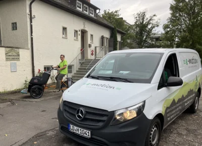 e-motion Landau liefert unsere "Schees"  (Bild vergr&ouml;&szlig;ern)