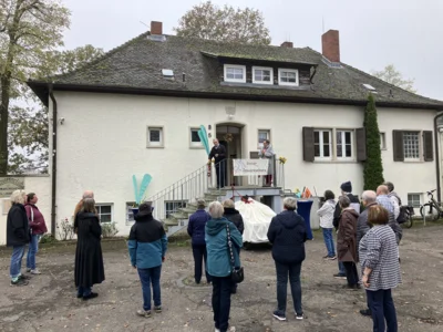 Hagen Beiersd&ouml;rfer Hh&auml;lt die Taufrede  (Bild vergr&ouml;&szlig;ern)