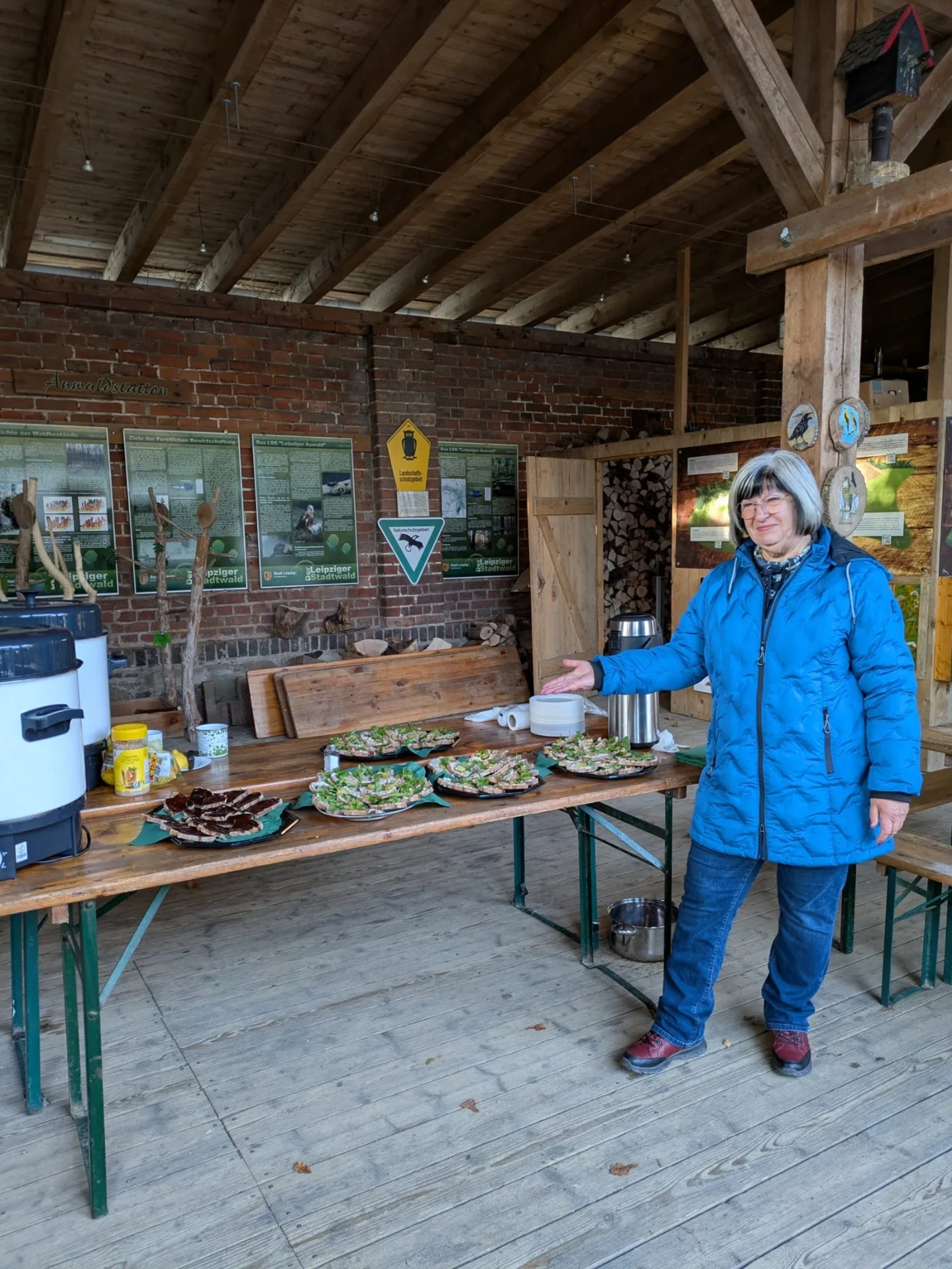 Bild: 6. Heran, ihr Wandersleute - die Tafel ist gedeckt