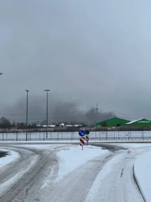 Foto des Albums: B2: Gewerbe-Brand in Industriehalle, Nachforderung durch Werkfeuerwehr
