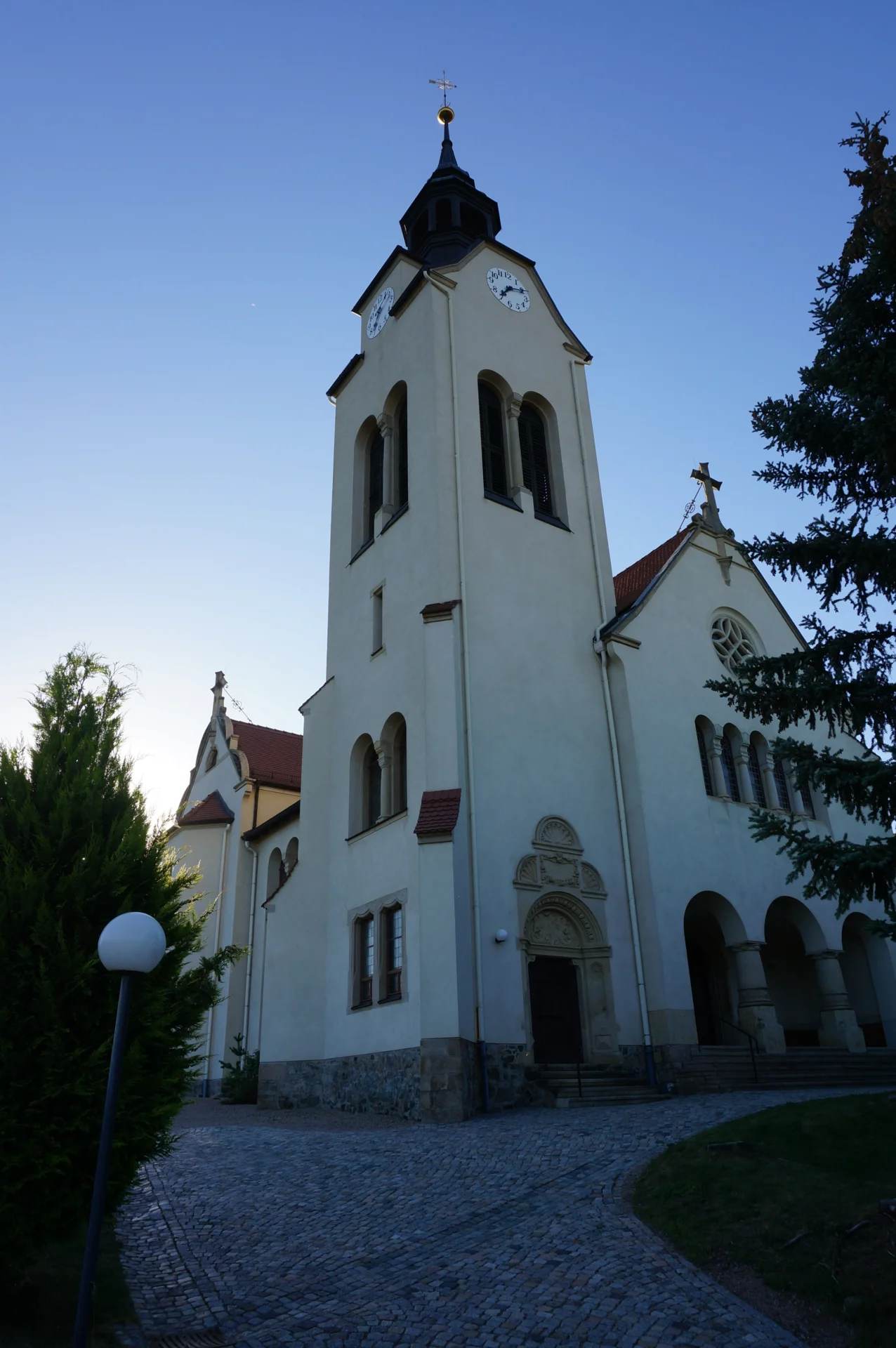 Bild: Auferstehungskirche Stenn