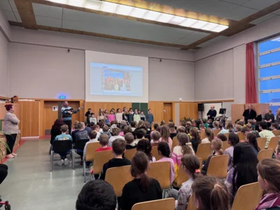 Foto des Albums: Gemeinsam Erfolge feiern: Sterne des Sportes, LEGO League und Englisch-Olympiade