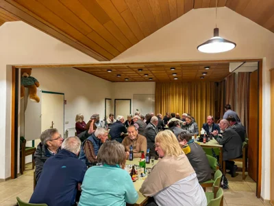 Gem&uuml;tlicher Ausklang im Gemeindehaus  (Bild vergr&ouml;&szlig;ern)