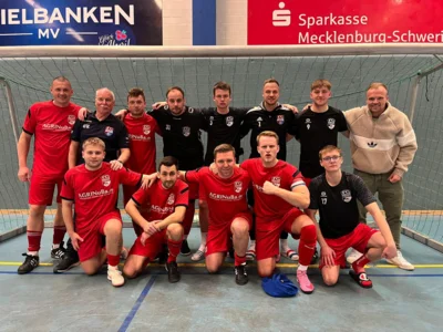 Mannschaft FC Seenland Warin, hier nach dem Finale, beim Hallenturnier des SSC Schwerin. 