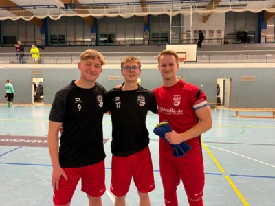 Gelungener Abschluss der Hallensaison auch f&uuml;r diese drei Seenland Spieler, Finn Hannemann, Jonas Bohnes, Myron Reinberger (v.l.) die bei allen vier Turnieren dabei waren. 