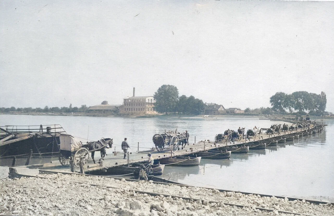 Bild: um 1920 Pontonbrücke - als die Franzosen ihr Besatzungsgebiet bis zum Odenwald erweitert hatten (Maineinbruchsgebiet)