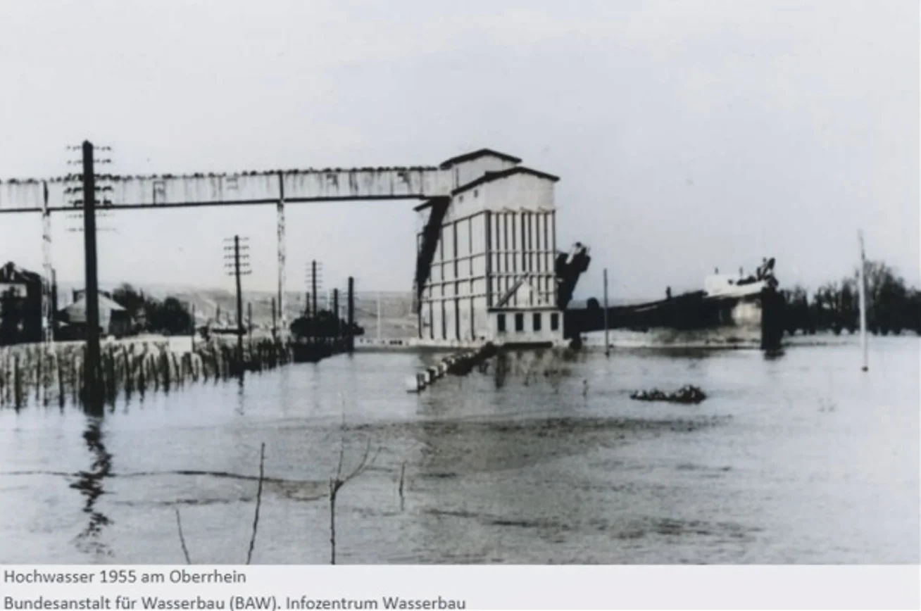Bild: - 1955 Silo von Oppenheim im Hochwasser - Quelle: Digitales Archiv der Bundesanstalt für Wasserbau