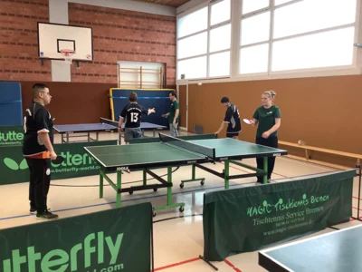 Foto des Albums: Freundschaftsspiel gegen das Tischtennisteam der Schule am Tetraeder