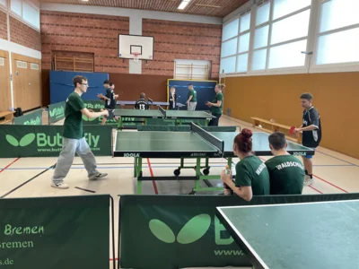 Foto des Albums: Freundschaftsspiel gegen das Tischtennisteam der Schule am Tetraeder
