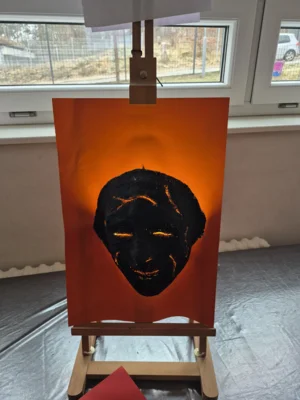 Beleuchtete Gipsmaske von Konstantin Hartmann 10a 