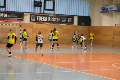 Foto des Albums: Derby mit Anlaufschwierigkeiten