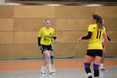 Foto des Albums: Derby mit Anlaufschwierigkeiten