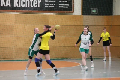 Foto des Albums: Derby mit Anlaufschwierigkeiten