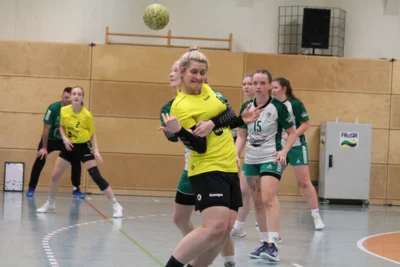 Foto des Albums: Derby mit Anlaufschwierigkeiten