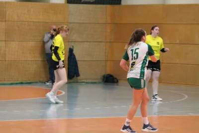 Foto des Albums: Derby mit Anlaufschwierigkeiten