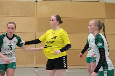 Foto des Albums: Derby mit Anlaufschwierigkeiten