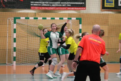 Foto des Albums: Derby mit Anlaufschwierigkeiten