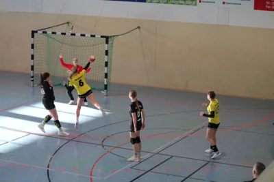Foto des Albums: SHV Oschatz triumphiert 30:20 über HC Großenhain