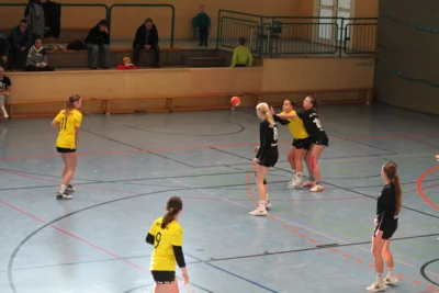 Foto des Albums: SHV Oschatz triumphiert 30:20 über HC Großenhain