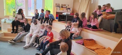 Foto des Albums: Lesenachmittag am laufenden Band