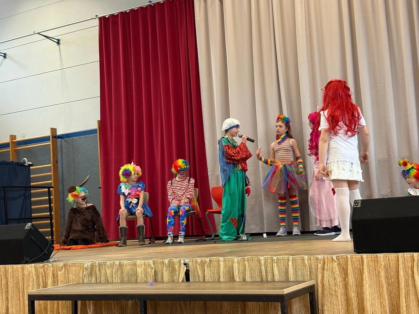 Bild: Zirkus-AG Sketch Chaos in der Clownklasse