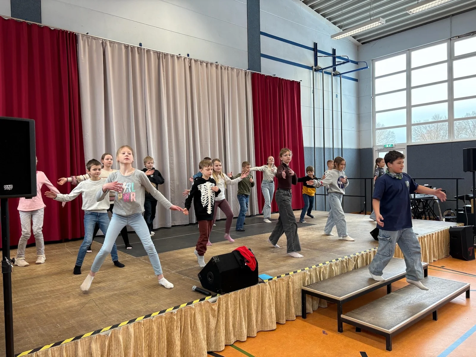 Bild: Klasse 4 Tanz aus dem Musikunterricht