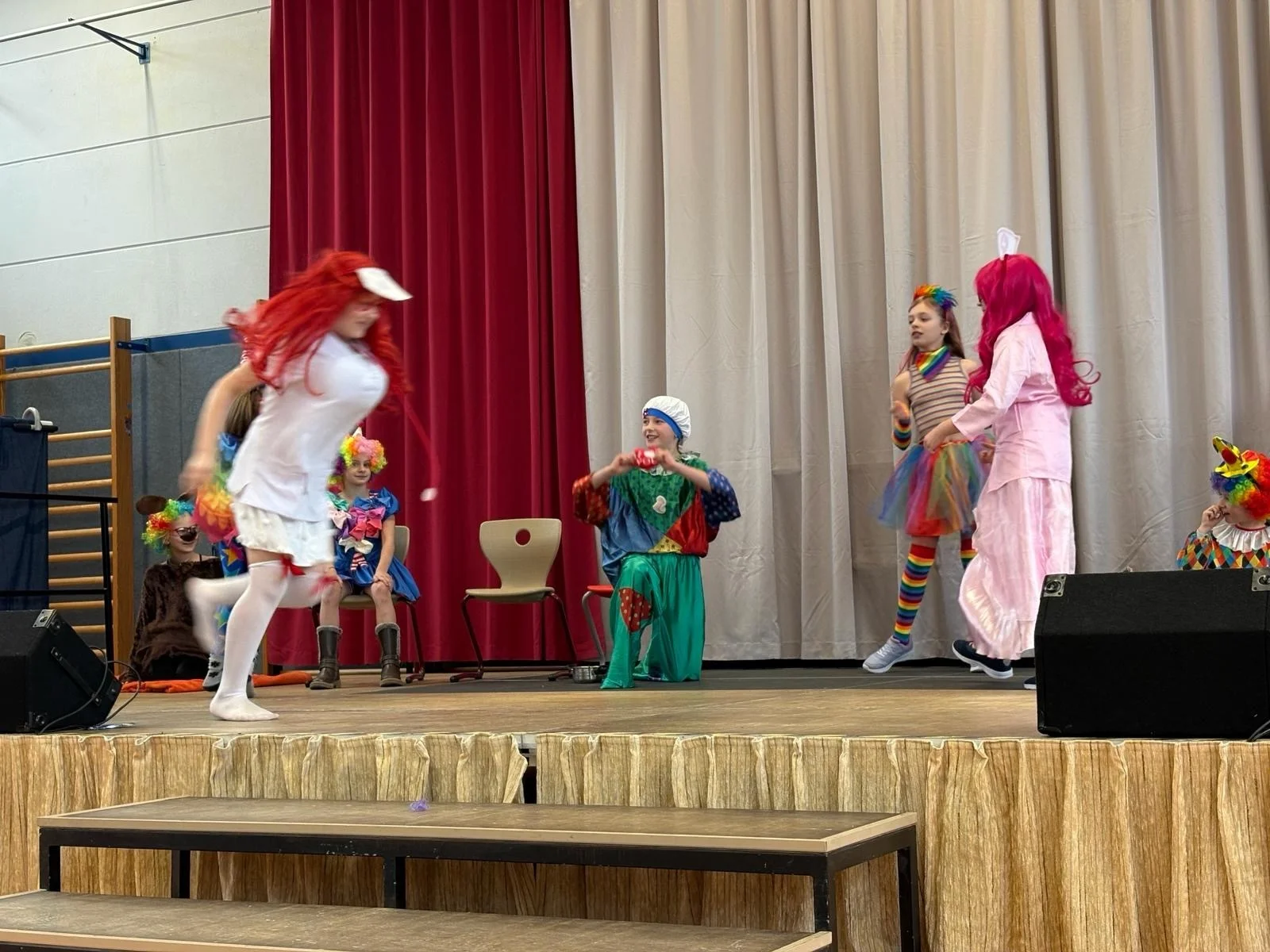 Bild: Zirkus-AG Sketch Chaos in der Clownklasse