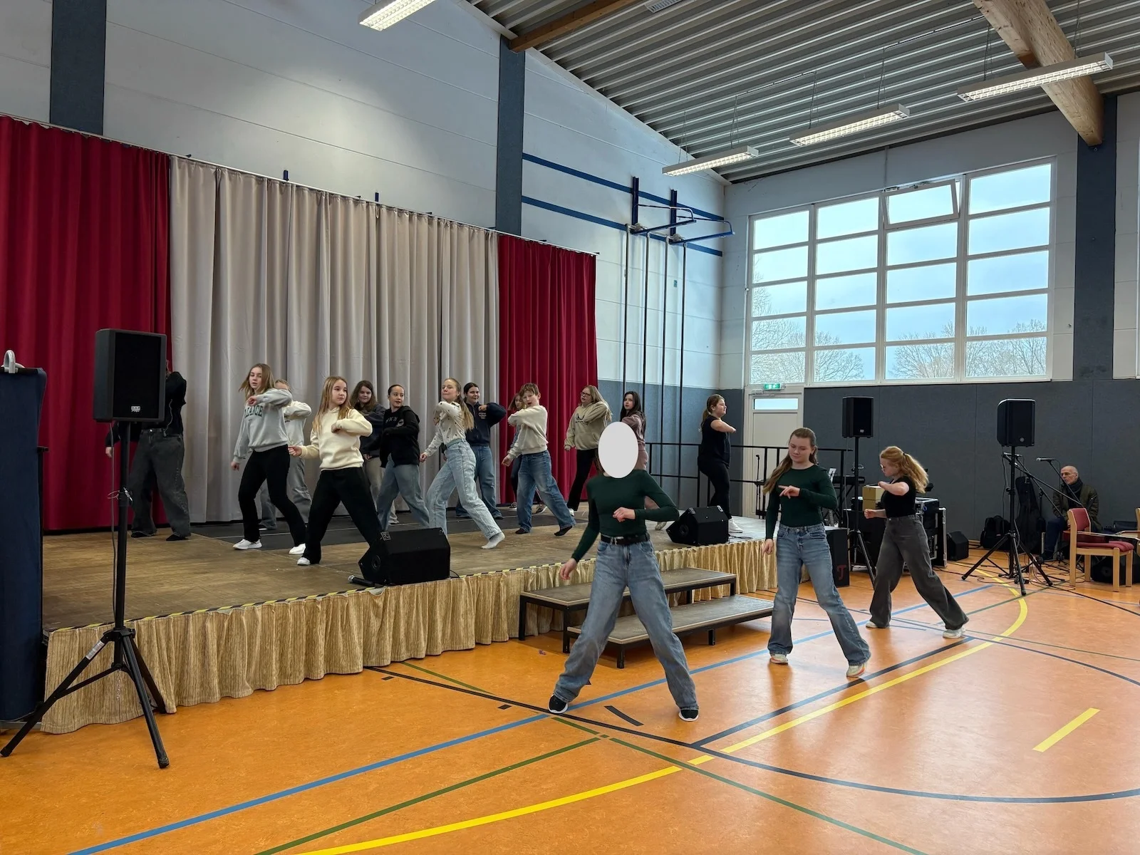 Bild: Tanzgruppe der Klassen 4 bis 6
