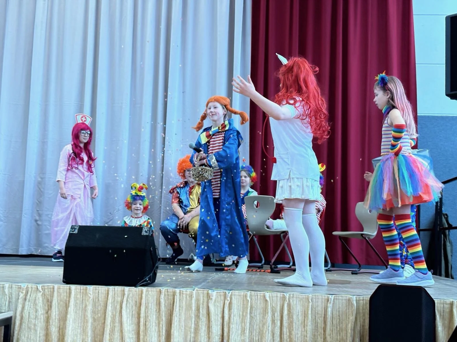 Bild: Zirkus-AG Sketch Chaos in der Clownklasse