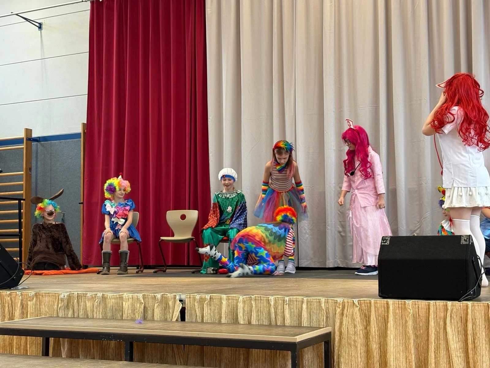 Bild: Zirkus-AG Sketch Chaos in der Clownklasse