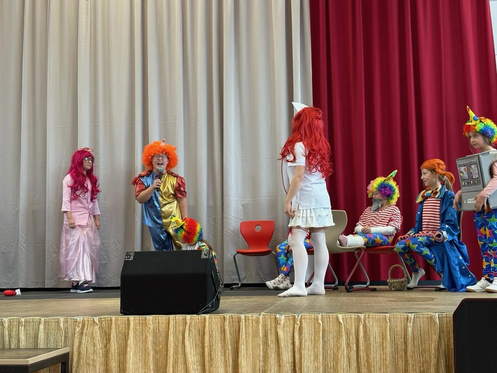 Bild: Zirkus-AG Sketch Chaos in der Clownklasse