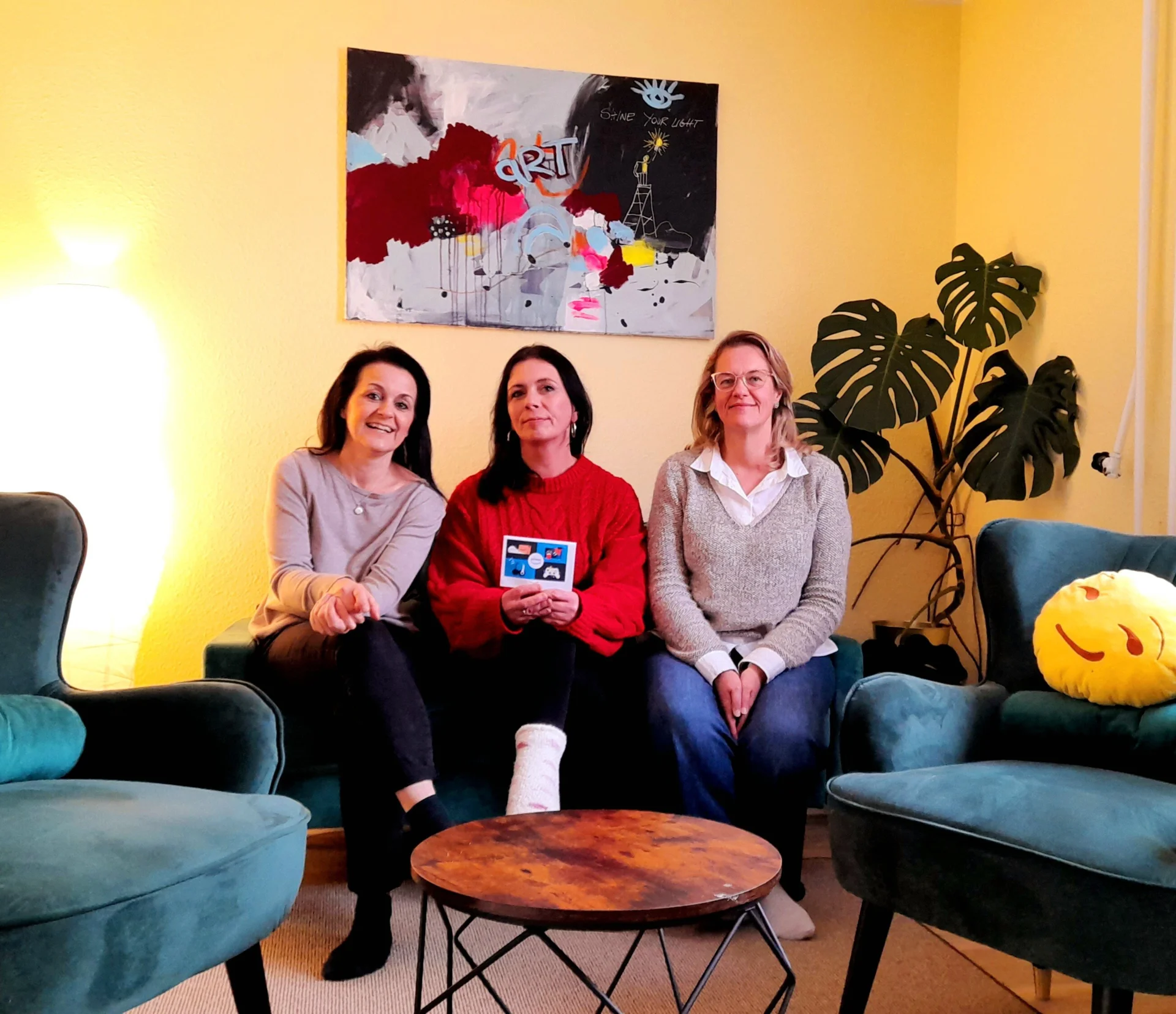 Bild: v.l. Frau Lenke, Frau Liebherr, Frau Streng