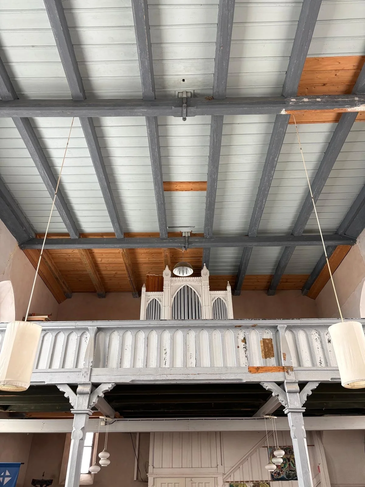 Bild: Orgel-Empore der Bonhoeffer-Kirche