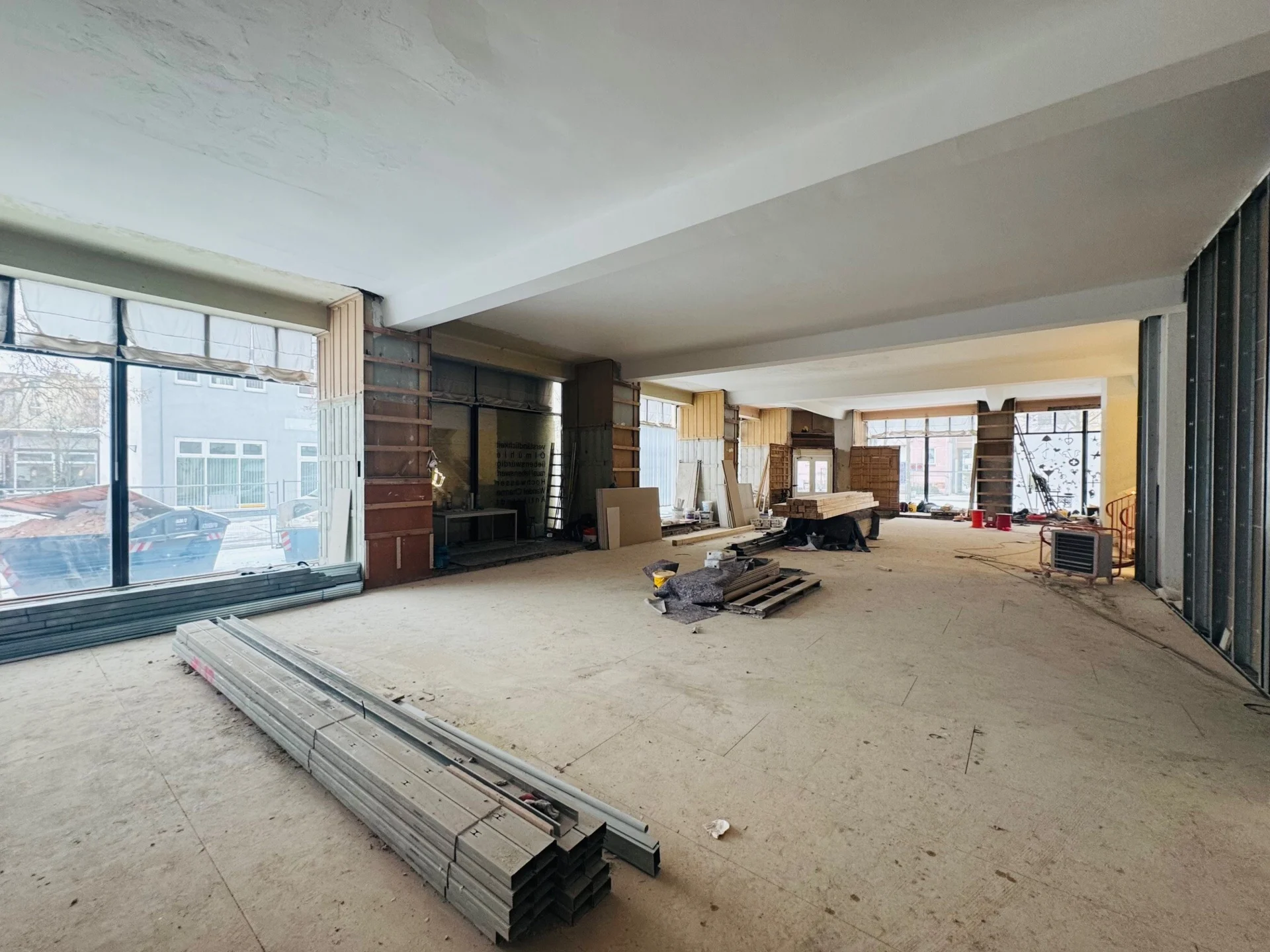 Bild: Im hinteren Bereich des Erdgeschosses entsteht der Kinderbereich der Stadtbibliothek, in dem neben Büchern und Medien auch Veranstaltungen für die jüngsten Gäste stattfinden sollen