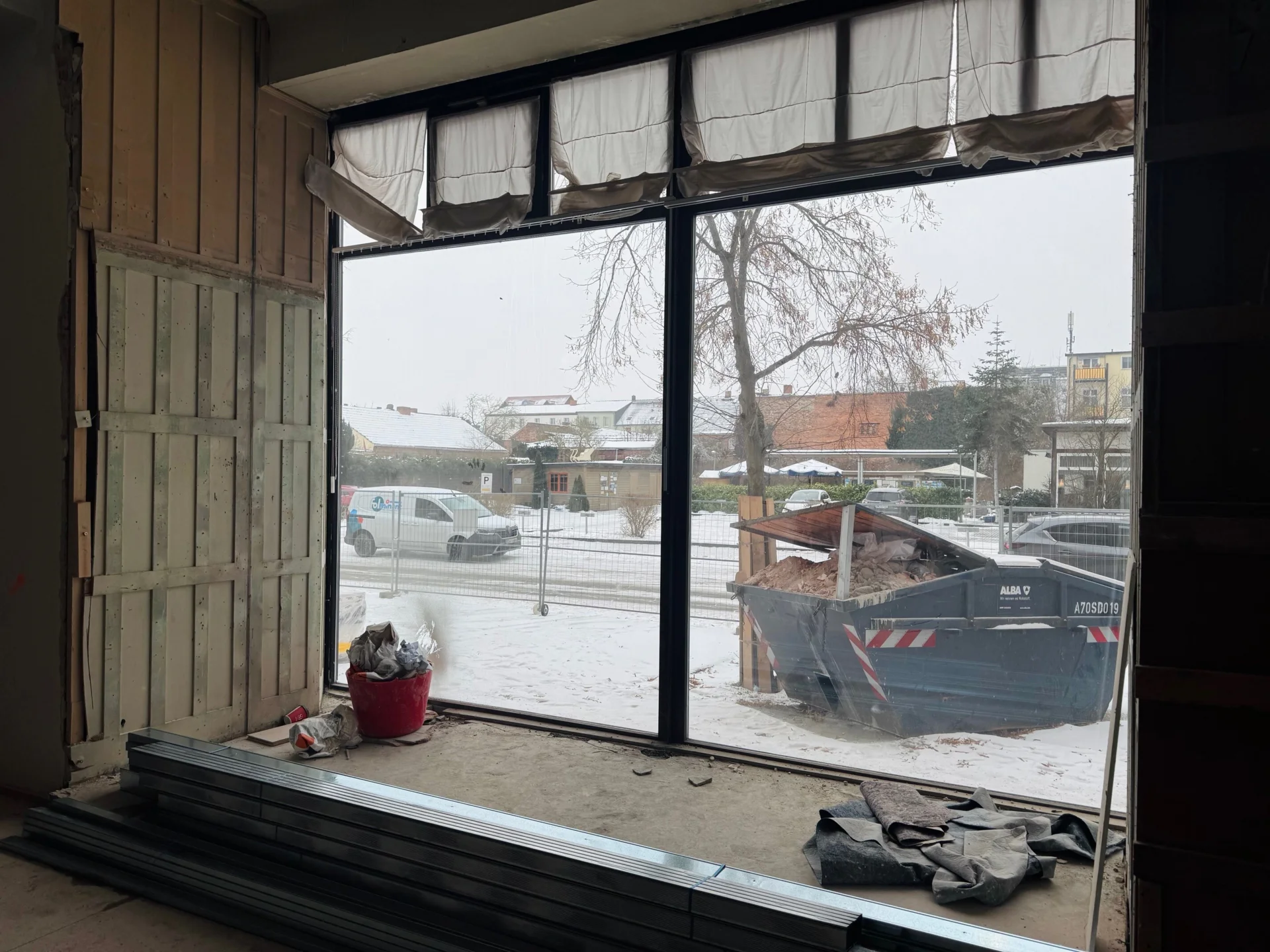 Bild: In den Schaufensternischen sollen künftig gemütliche Leseplätze entstehen