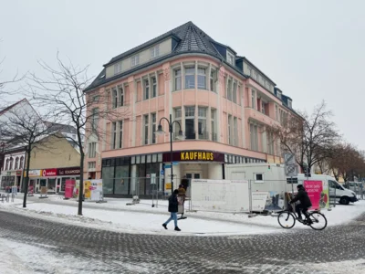 Blick auf das ehemalige Kaufhaus Magnet an der Bahnstra&szlig;e und Zimmerstra&szlig;e 