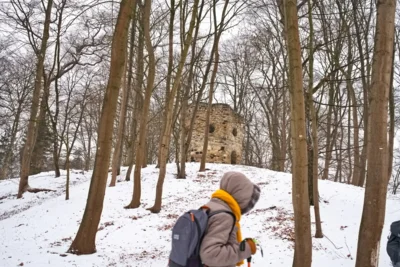 Vorbei am Hexenturm  (Bild vergr&ouml;&szlig;ern)
